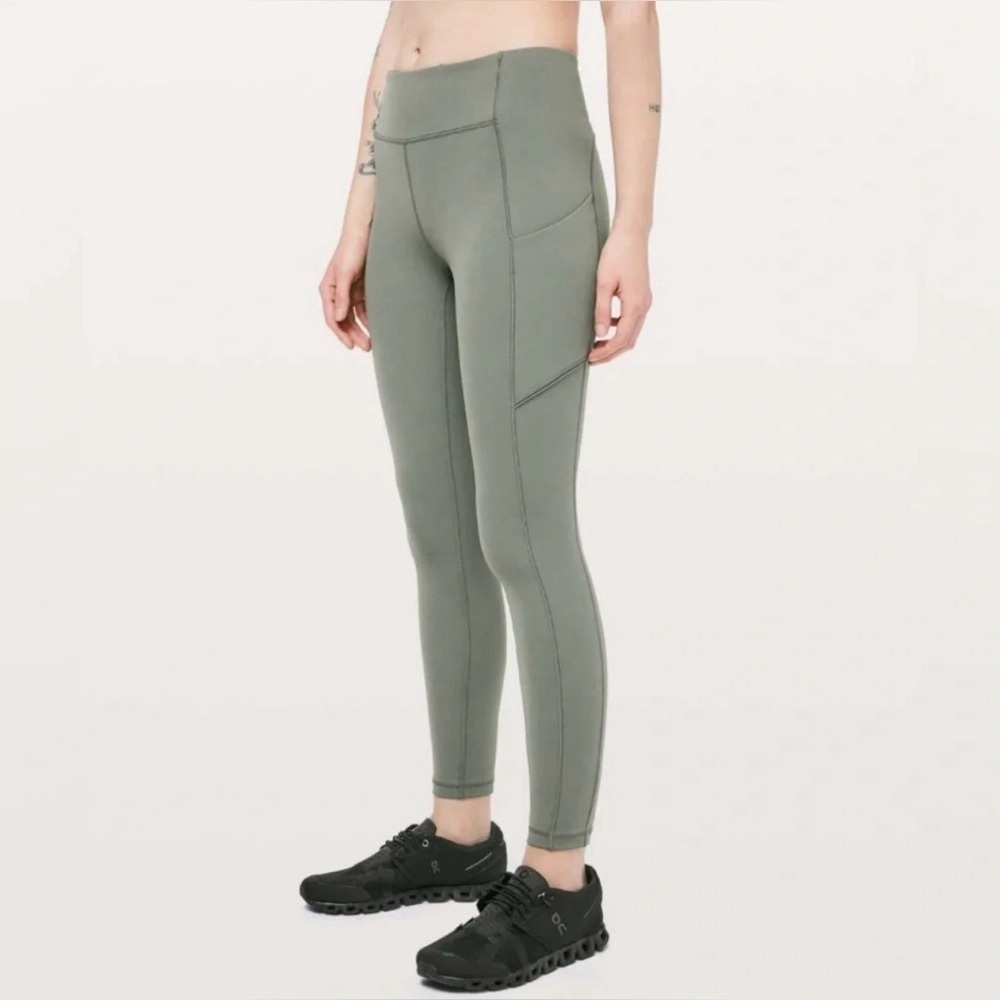 Lululemon Speed Up 7/8 Tight Grey Sage
Size 4